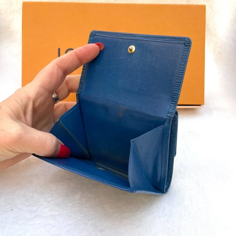 Auc Louis Vuitton blue Epi leather classic wallet w double button snap closure